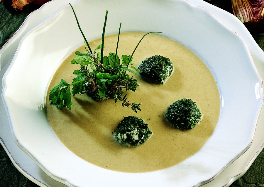 Artichoke cream with goat's quenelle and herbs.