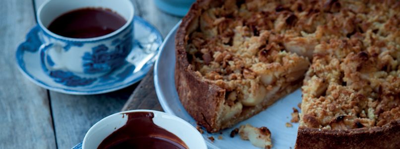 Recipe Apple tart with hazelnut crumble