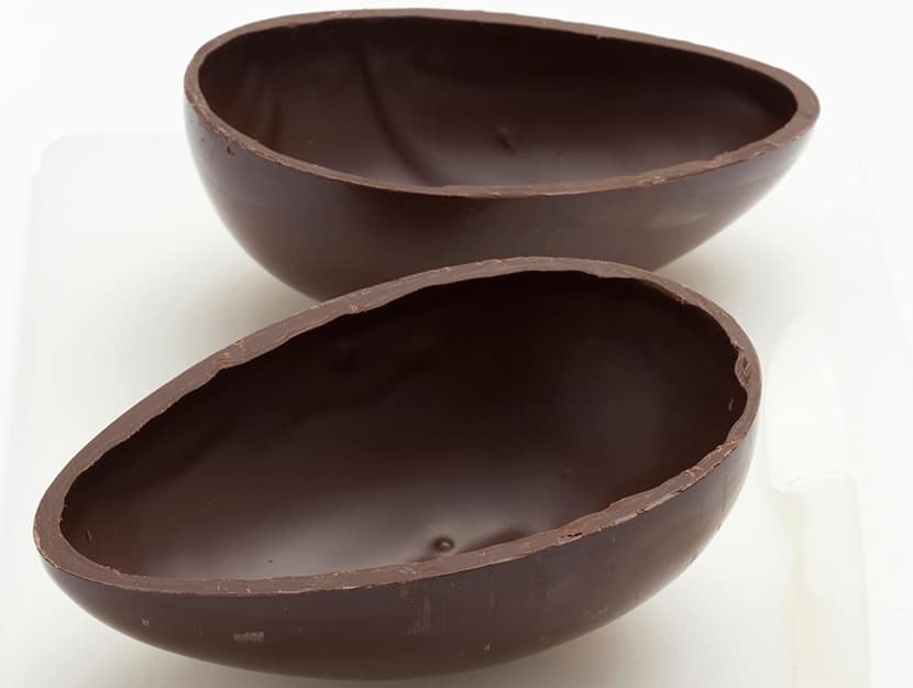 Chocolate Easter egg: the 2 half shells
