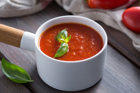 Fresh tomato sauce with basil