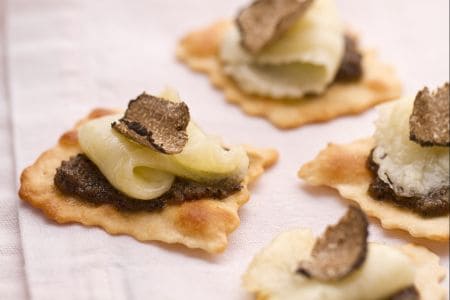Puff pastry with Caciocavallo and truffle