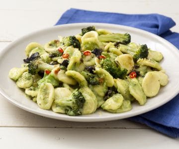Orecchiette with broccoli, anchovies and black olives