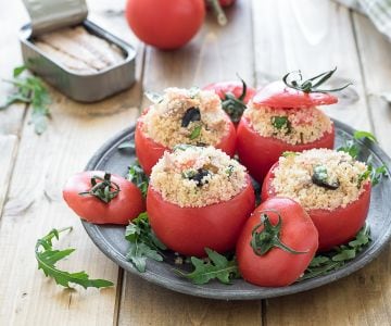 Tomatoes stuffed with couscous with mackerel and olives