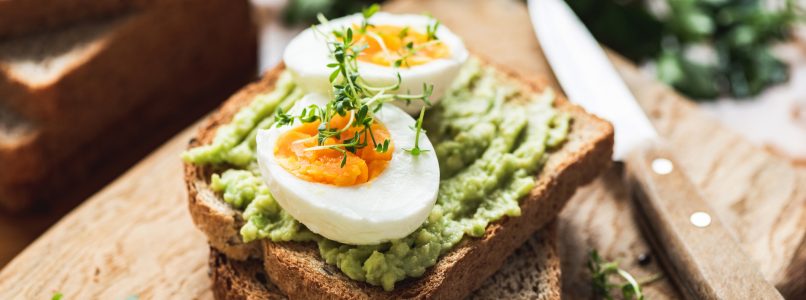 5 good reasons to combine eggs with avocado at the table