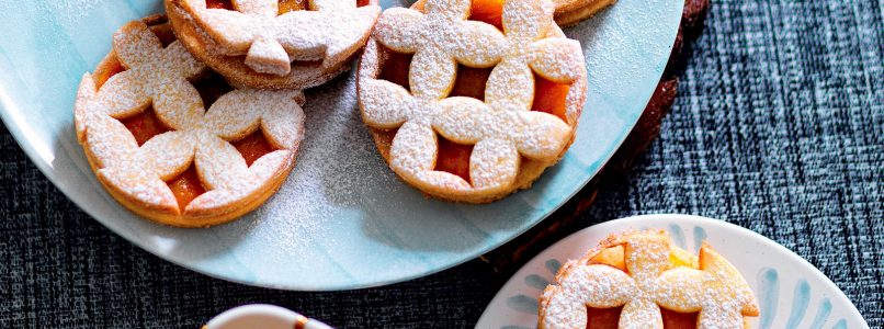 Almond shortcrust pastry recipe with clementine compote