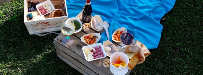 Aperitifs and picnics in the vineyard in September. In Piedmont