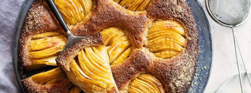 Apple pie with buckwheat and golden apples