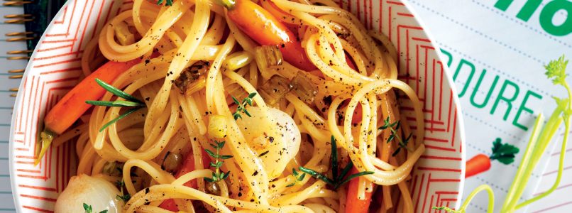 Aromatic spaghetti recipe with carrots and spring onions