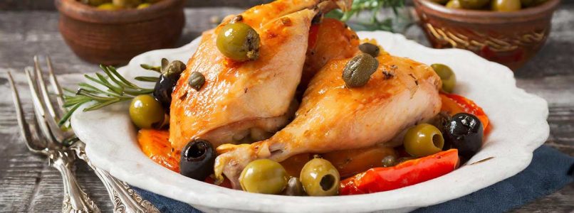 Baked chicken with peppers, capers and olives, for a unique tasting experience