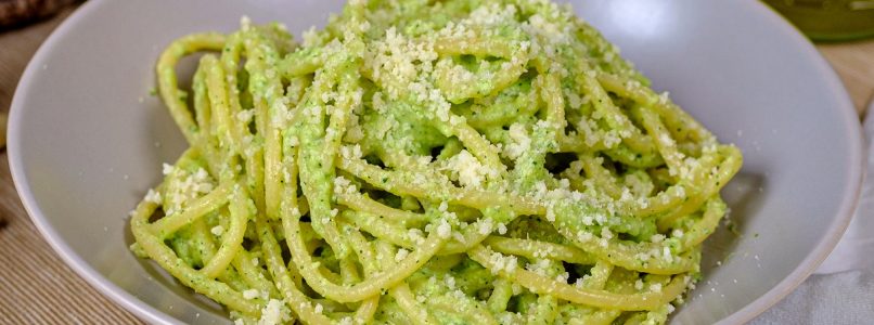Bucatini with courgette pesto