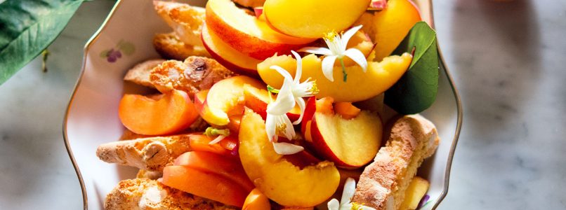 Cantucci recipe with hazelnuts and peaches