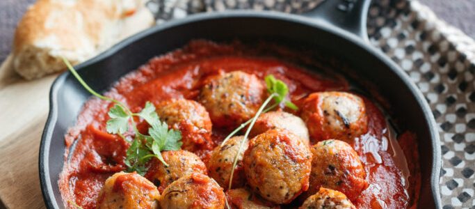 Chicken and quinoa meatballs with tomato