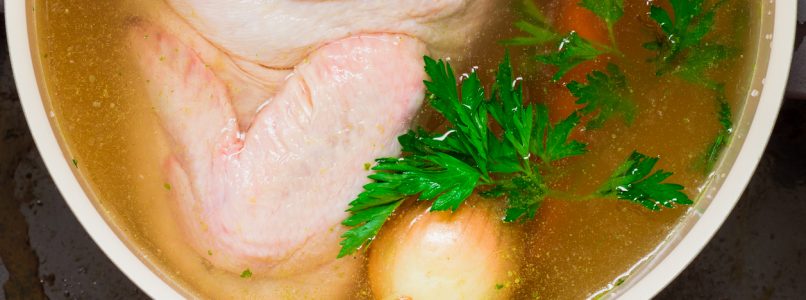 Chicken broth, properties and benefits