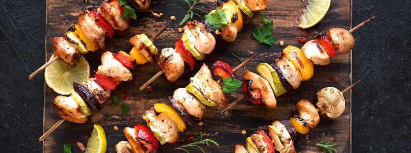 Chicken skewers and grilled vegetables