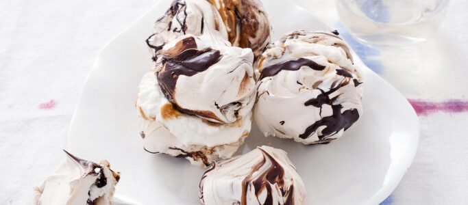 Chocolate meringues with hazelnut and whipped cream
