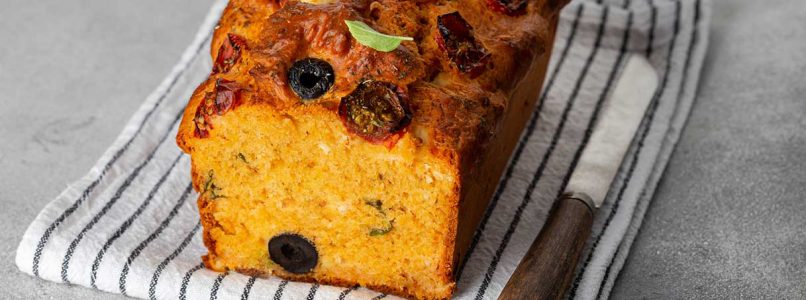 Christmas cake with olives and rosemary, a masterpiece for your holidays
