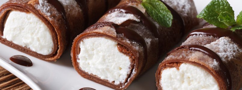 Cocoa crêpes stuffed with ricotta