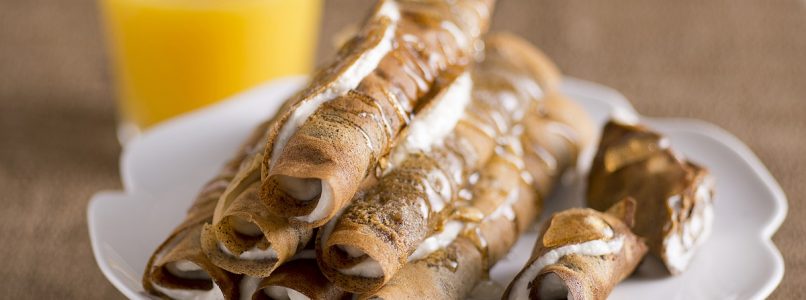 Crèpes with ricotta, honey and cardamom