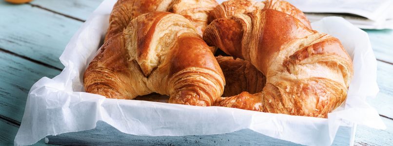 Croissants: how to make them at home (with very little butter)