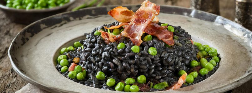 Cuttlefish ink risotto with peas and crispy bacon