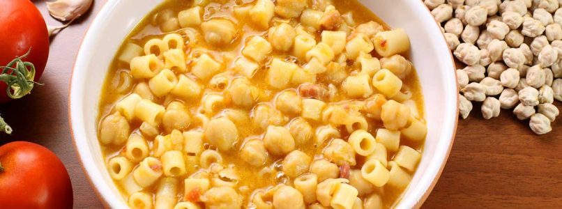 Delicious recipe of pasta and chickpea soup
