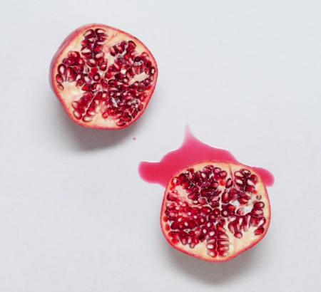 Dos & Don'ts: how to open the pomegranate