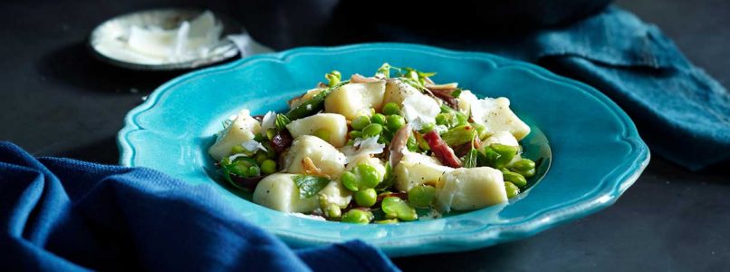 Gnocchi with rice flour, peas and broad beans: an explosion of spring flavour