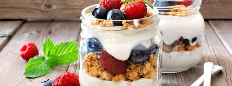 Greek yogurt for breakfast: 10 ideas