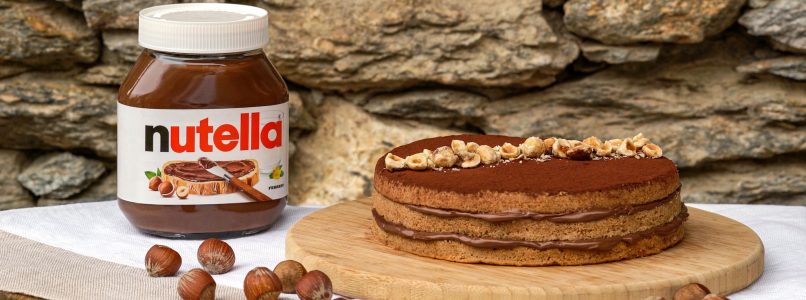 Hazelnut cake with Nutella ®