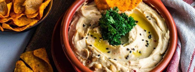 Homemade chickpea hummus: recipe and ingredients
