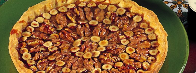Honey tart with walnuts and hazelnuts recipe, the recipe