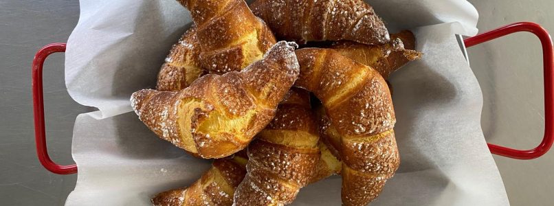How to make home made croissants and croissants