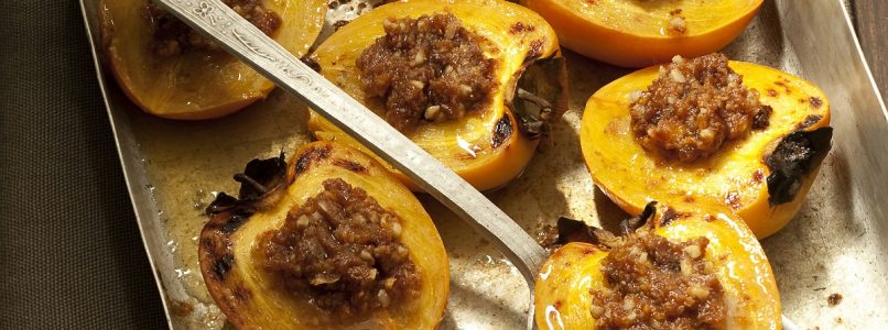 How to make persimmon gratin with almonds and macaroons