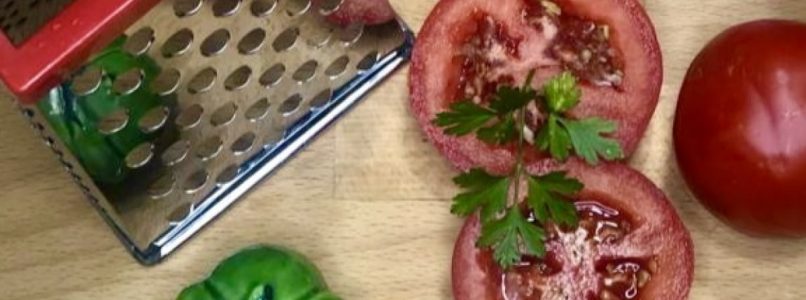 How to prepare a very quick tomato sauce without skins
