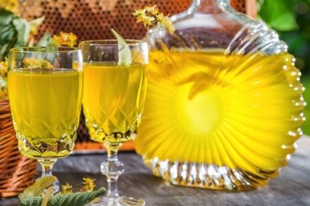How to prepare homemade liqueurs with herbs