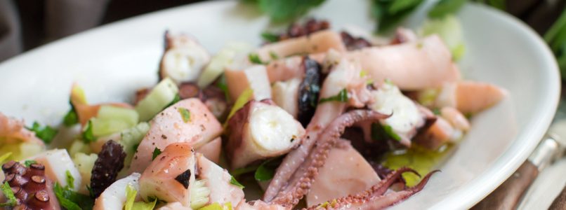 How to prepare seafood salad and 5 mistakes to avoid