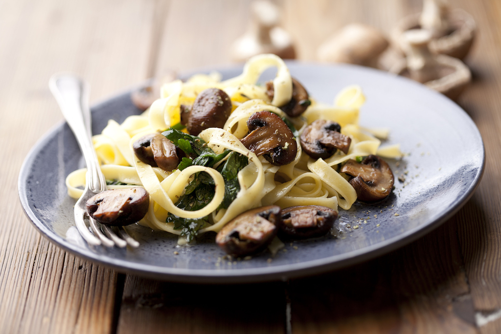 How to prepare tagliatelle with porcini mushrooms: the recipe