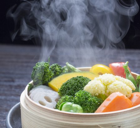 Steamed cooking to reduce salt in the kitchen