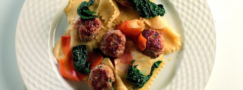 Maltagliati recipe with meatballs - La Cucina Italiana