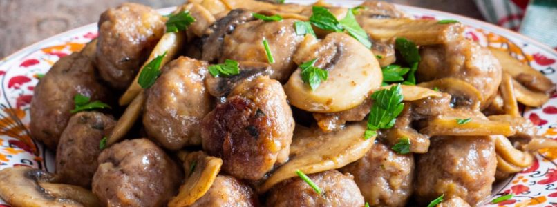 Meatballs with mushrooms: small, soft and very light