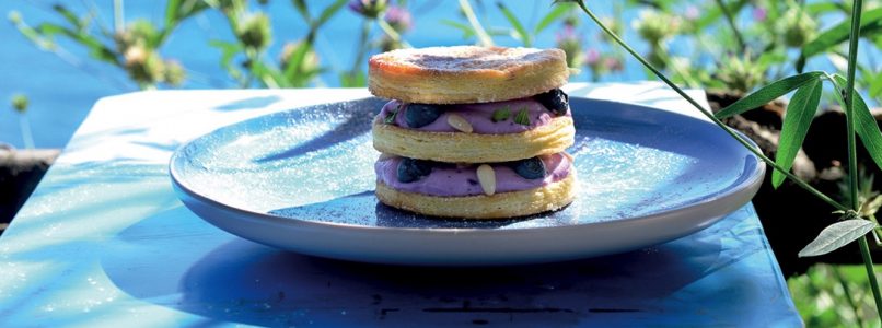 Millefeuille with blueberry cream and pine nuts