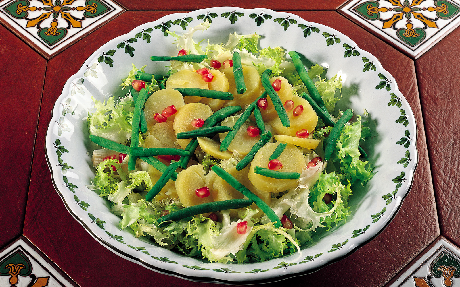 Mixed salad with pomegranate