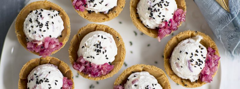 Nigella tartlets with goat cheese
