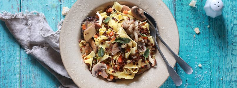 Pappardelle with vegetarian white ragù, the delicious recipe