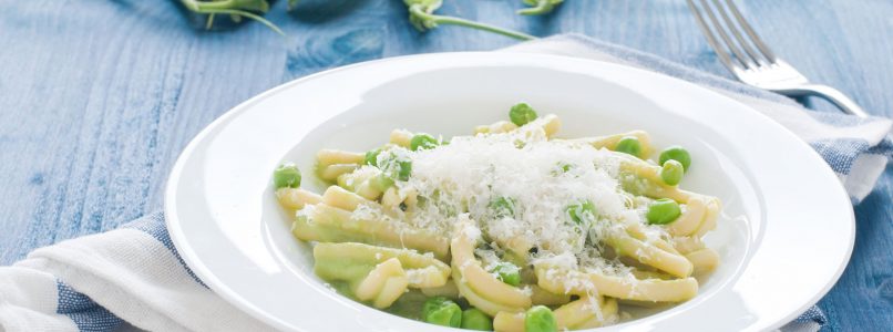 Pasta and peas, the easiest recipe of spring