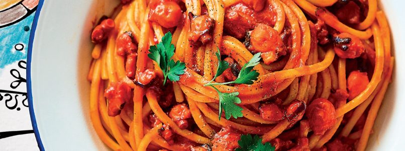 Pasta recipe with guitar and octopus ragout
