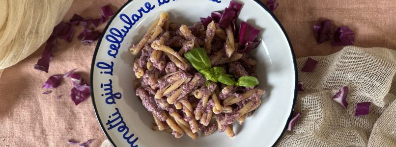 Pasta with purple cabbage pesto