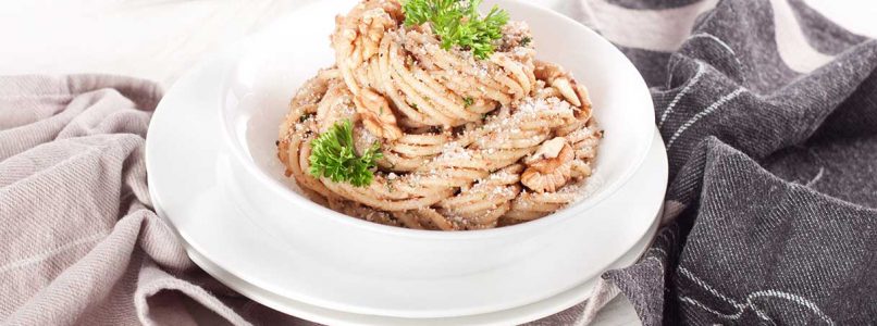 Pasta with walnut and aromatic herb sauce
