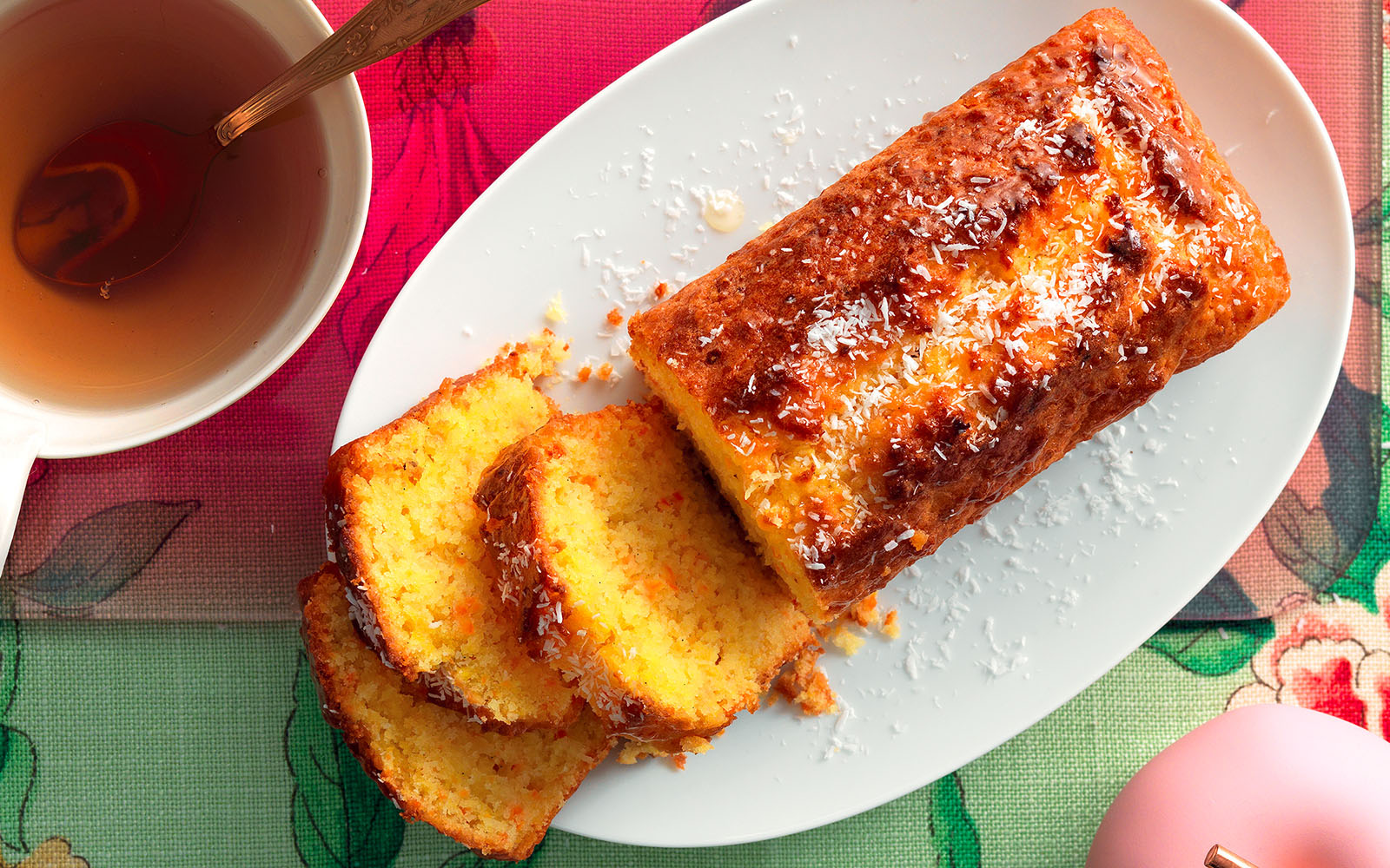 Plum cake recipe with carrots, apples and coconut