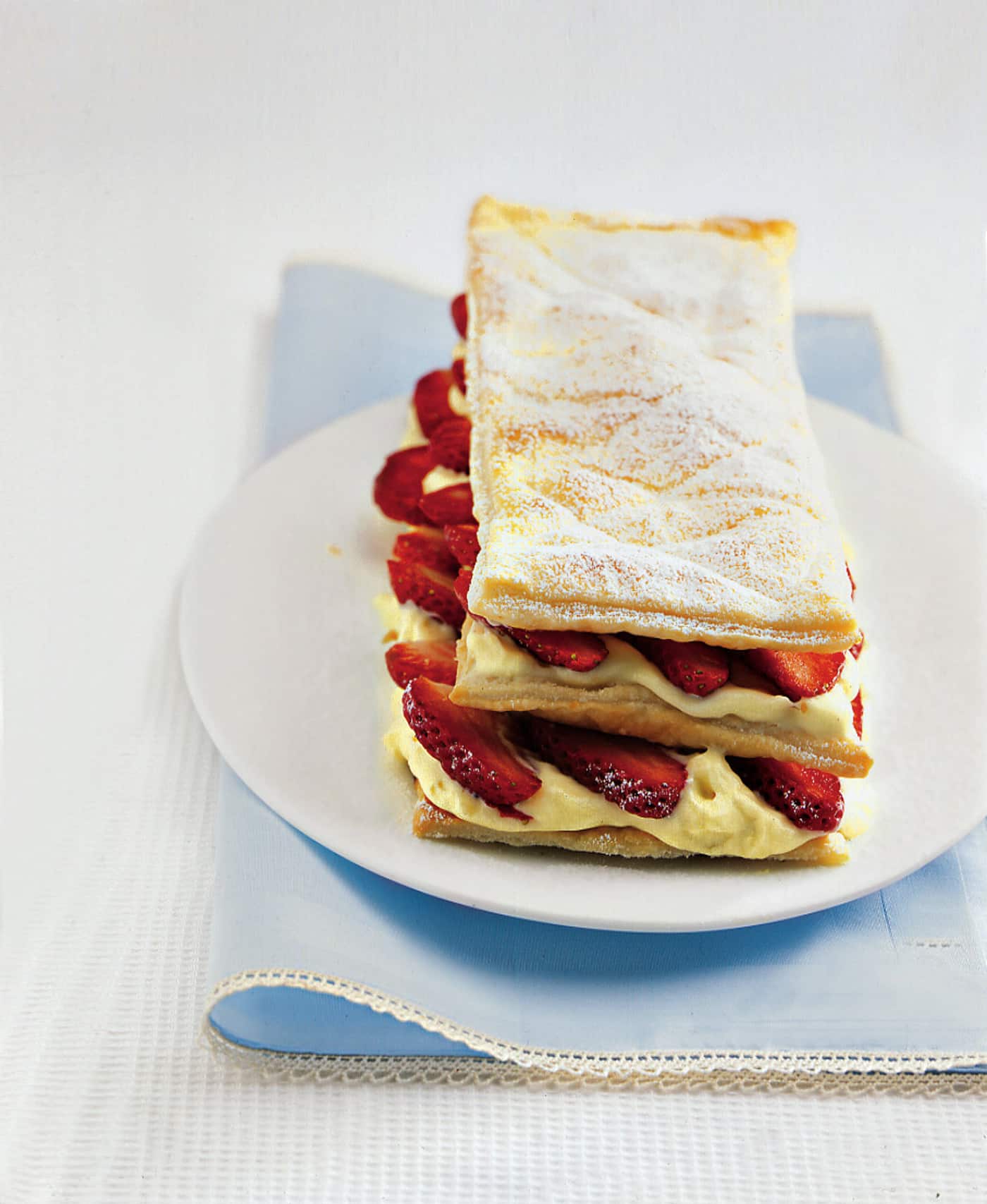 Puff pastry with champagne and strawberries